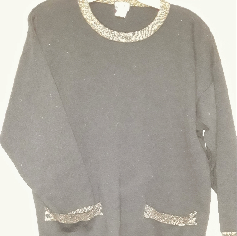 Pullover sweater w/ 2 pockets Black w/ gold trim